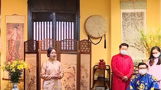 Reunión para presentar modelo antiguo de Ao Dai a los embajadores vietnamitas