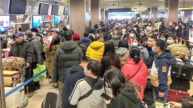 Repatriados casi 600 vietnamitas más que huían de Ucrania