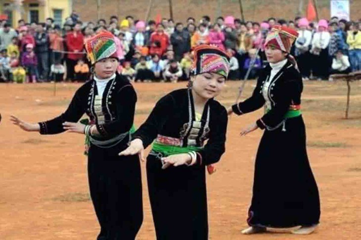 La comunidad Kho Mu aporta sus danzas tradicionales a la gran familia de etnias vietnamitas