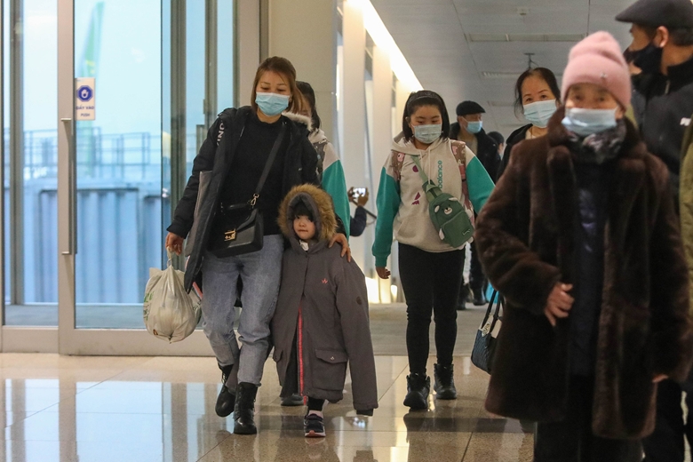 Dos vuelos más con vietnamitas que huyen de Ucrania llegarán a Hanói esta semana