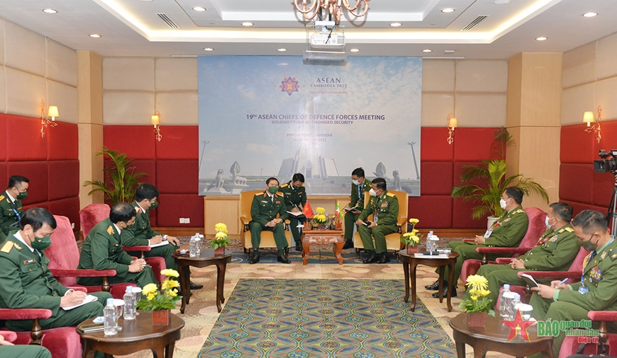 El Jefe del Estado Mayor General del Ejército Popular de Vietnam se reúne con sus homólogos de Laos y Myanmar