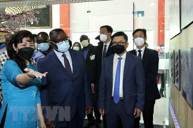 Sierra Leona aboga por promover la cooperación con Vietnam en el sector tecnológico