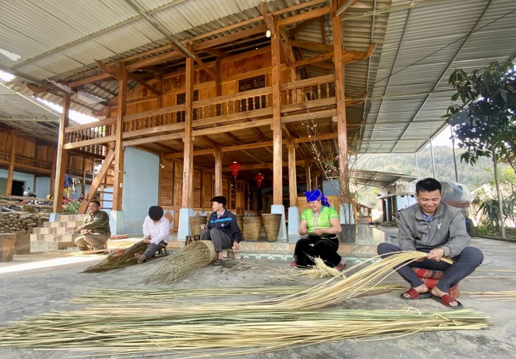 La tejeduría de bambú y ratán en Ngoc Chien