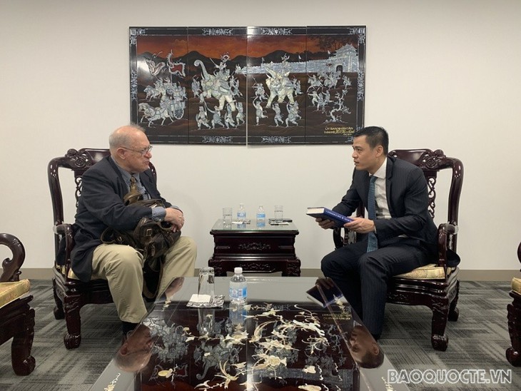 Evaluar las actividades de diplomacia popular entre Vietnam y Estados Unidos