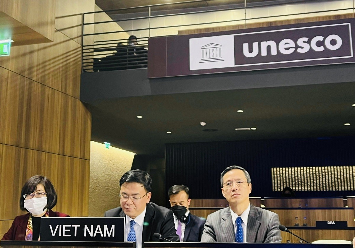 Vietnam asiste a la 214 º reunión del Consejo Ejecutivo de la UNESCO
