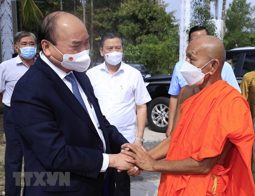 El presidente del estado visita la Academia Budista Theravada Khmer
