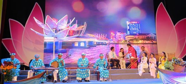 Honran los valores del arte musical Don ca tai tu