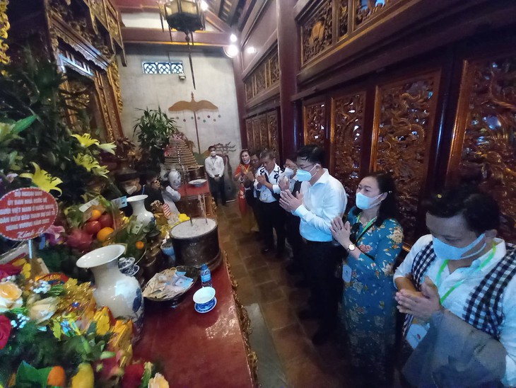 Los vietnamitas en el extranjero rinden homenaje a los legendarios fundadores de la nación