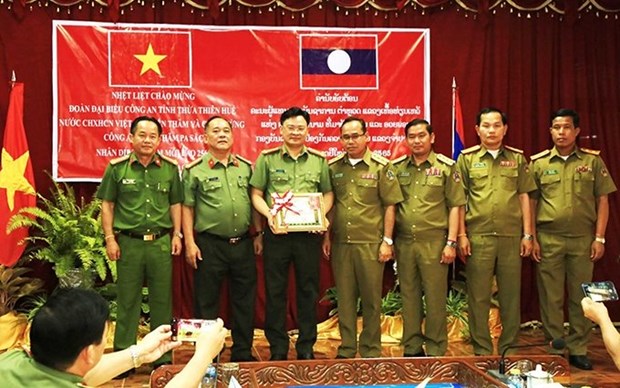 Laos confiere Orden del Trabajo a dependencia de la Seguridad Pública de Vietnam