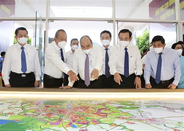 El presidente orienta la atracción de inversiones en los distritos de Cu Chi y Hoc Mon de Ciudad Ho Chi Minh