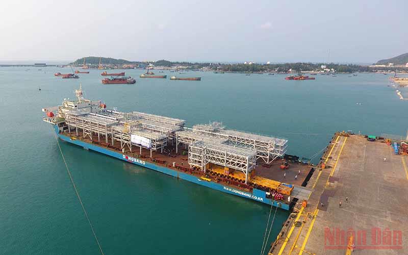 Nueve módulos Hechos en Vietnam entregados a la refinería Sarawak de Malasia