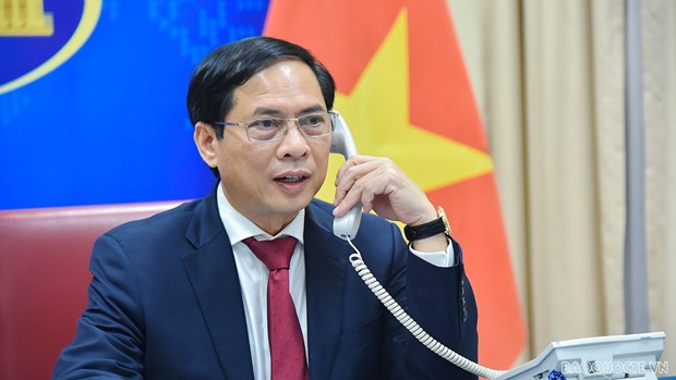 Conversaciones entre los cancilleres de Vietnam y China