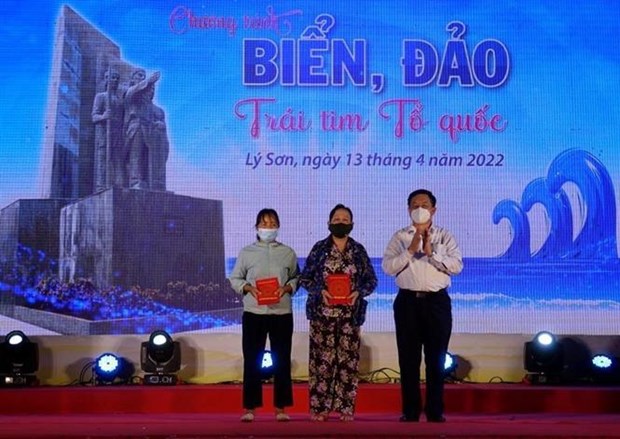 Programa de arte sobre el mar y las islas en la isla de Ly Son