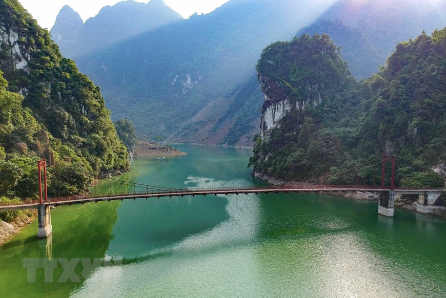 La belleza del lecho del río Da, en las tierras altas de Tua Chua
