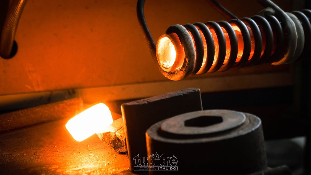 Mantener el fuego de la herrería