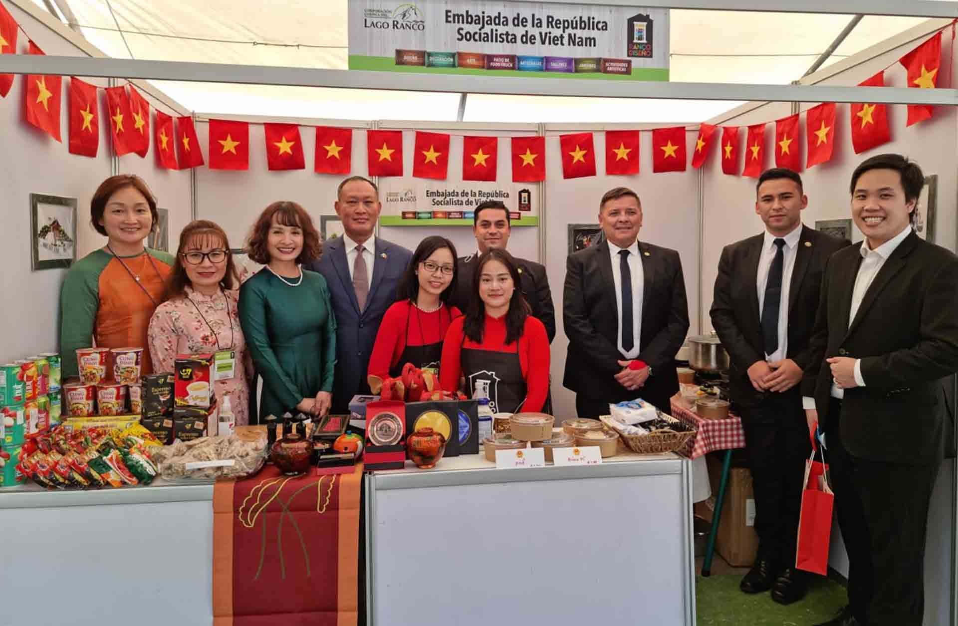 Chile busca mayor cooperación con localidades vietnamitas