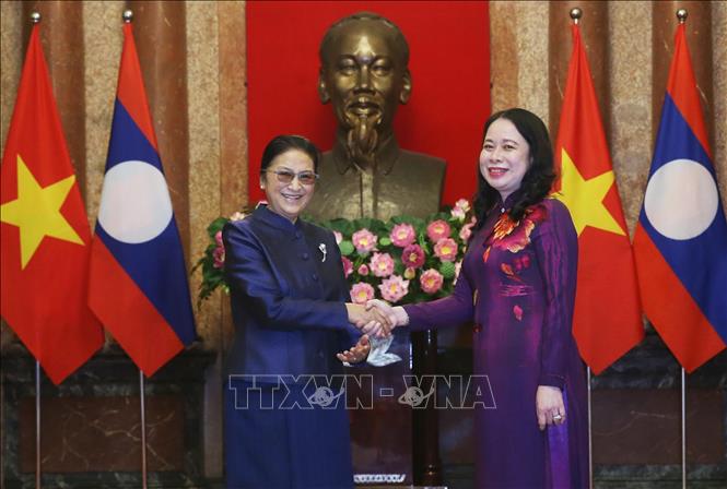 La vicepresidenta Vo Thi Anh Xuan recibe a su homóloga laosiana Pany Yathotou