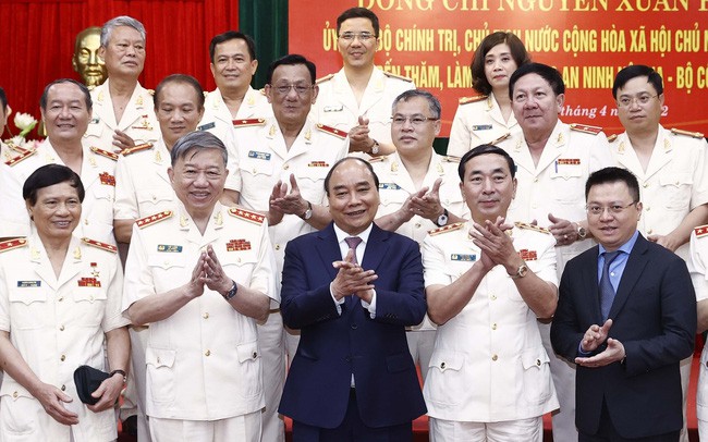 El presidente Nguyen Xuan Phuc se reúne con el Departamento de Seguridad Nacional