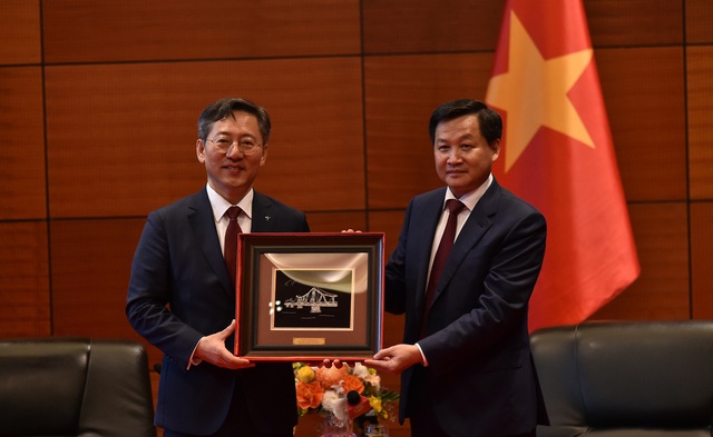 KEB Hana Bank se compromete a una presencia a largo plazo en Vietnam