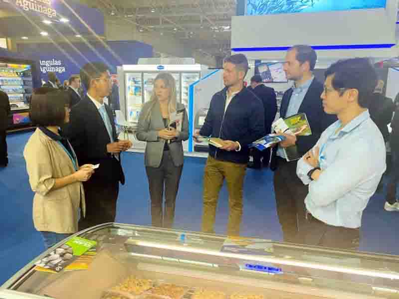 Almejas vietnamitas atraen a socios extranjeros en la Feria Global Seafood Expo 2022