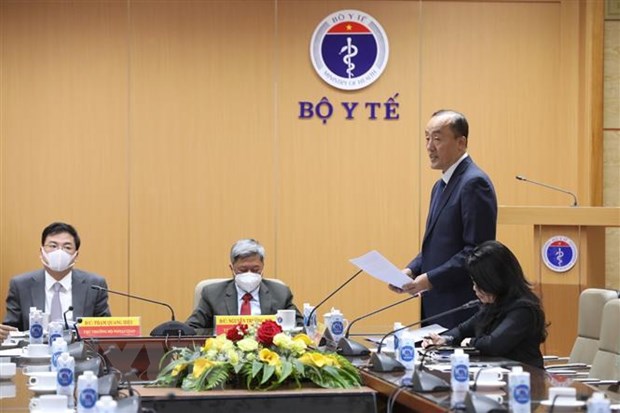 Homenajear los aportes del representante de la OMS en Vietnam con la distinción “Por la salud del pueblo”