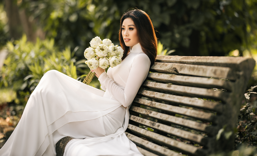 Miss Vietnam Khanh Van exalta belleza del Ao Dai