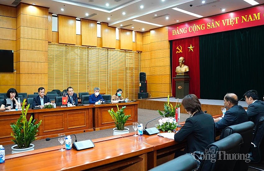 Singapur muestra interés en la energía renovable limpia de Vietnam
