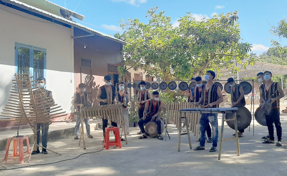 Dak Yo, en las tierras altas centrales, un centro de música Banar