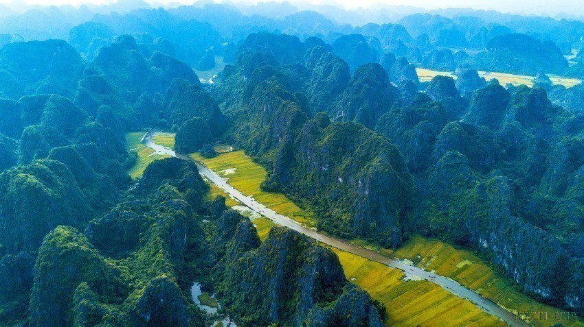 La zona turística de Tam Coc-Bich Dong, bahía de Ha Long en la tierra