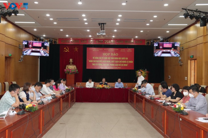 Simposio nacional en honor del 132 º aniversario del presidente Ho Chi Minh