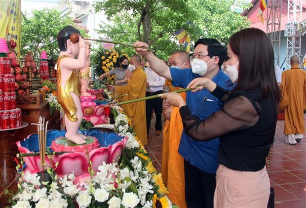 Homenajear los aportes de la Sangha Budista de Vietnam al desarrollo nacional