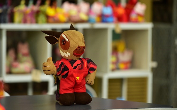 Cientos de peluches saola acompañan a los SEA Games 31