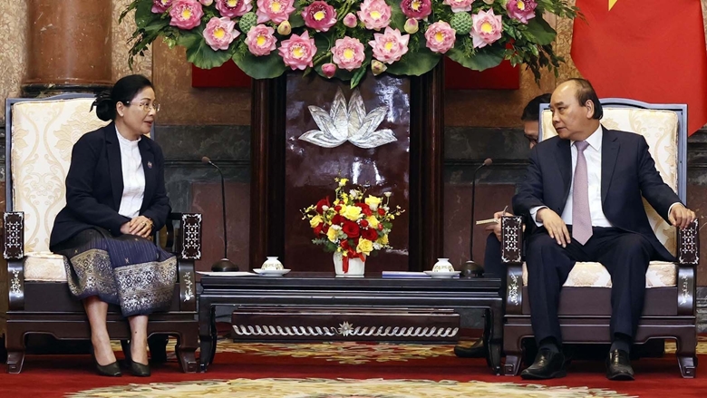 El presidente de Vietnam recibe a la presidenta del Tribunal Popular Supremo de Laos