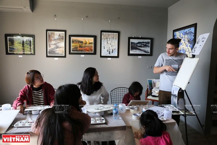 Pintores rusos muestran su visión de la cultura vietnamita