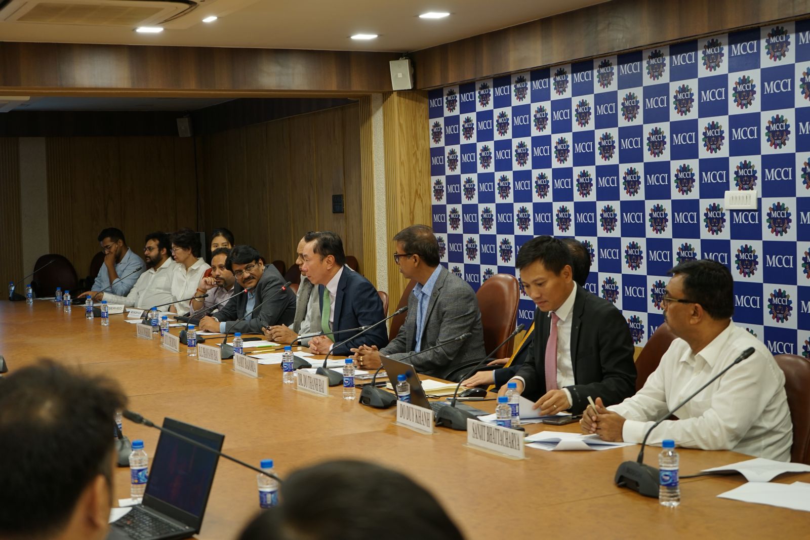 Reforzar los lazos comerciales, de inversión y de turismo entre Vietnam y India