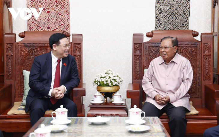 El líder del Legislativo visita al exsecretario general del Partido Popular Revolucionario de Laos