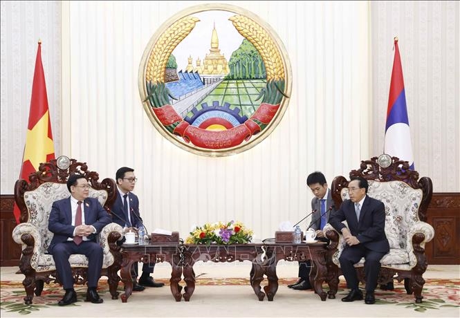Presidente de la Asamblea Nacional Vuong Dinh Hue concluye visita oficial a Laos