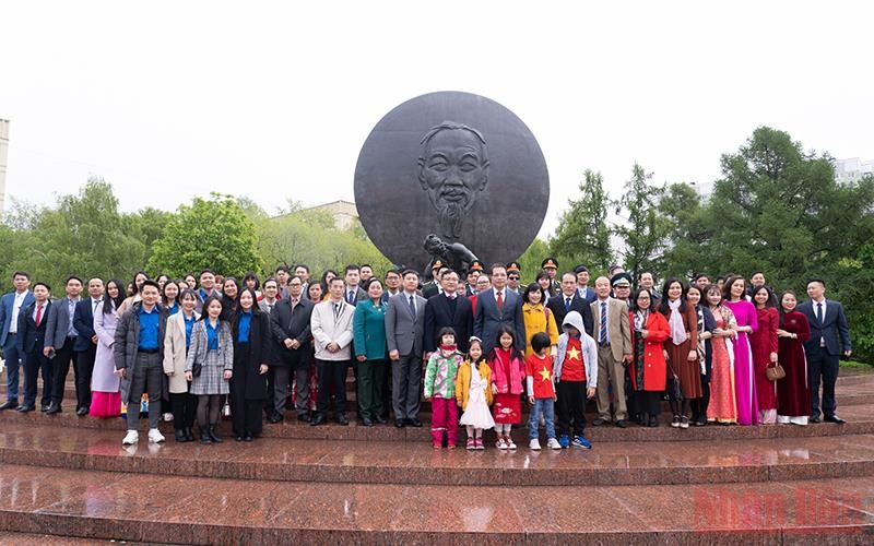 Actividades en el exterior para conmemorar el 132 ° natalicio del presidente Ho Chi Minh