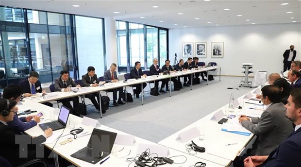 Las energías renovables y la acción climática, presentes en el diálogo teórico entre el Partido Comunista de Vietnam y el Partido Socialdemócrata de Alemania