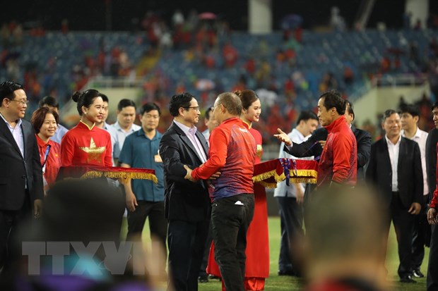 El jefe de Gobierno extiende felicitaciones a la victoria final del fútbol vietnamita en SEA Games 31