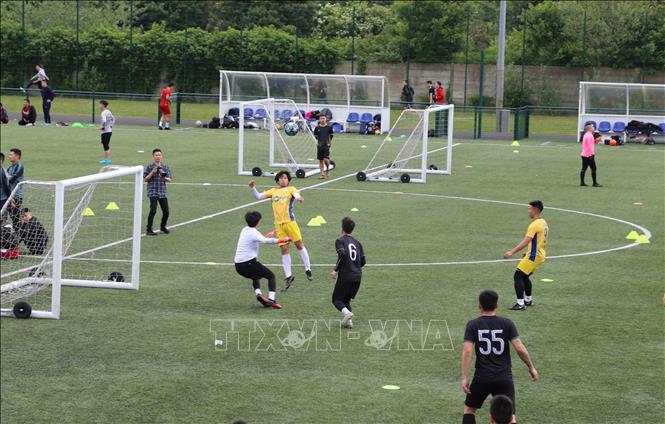Torneo de fútbol comunitario organizado por los vietnamitas en Reino Unido