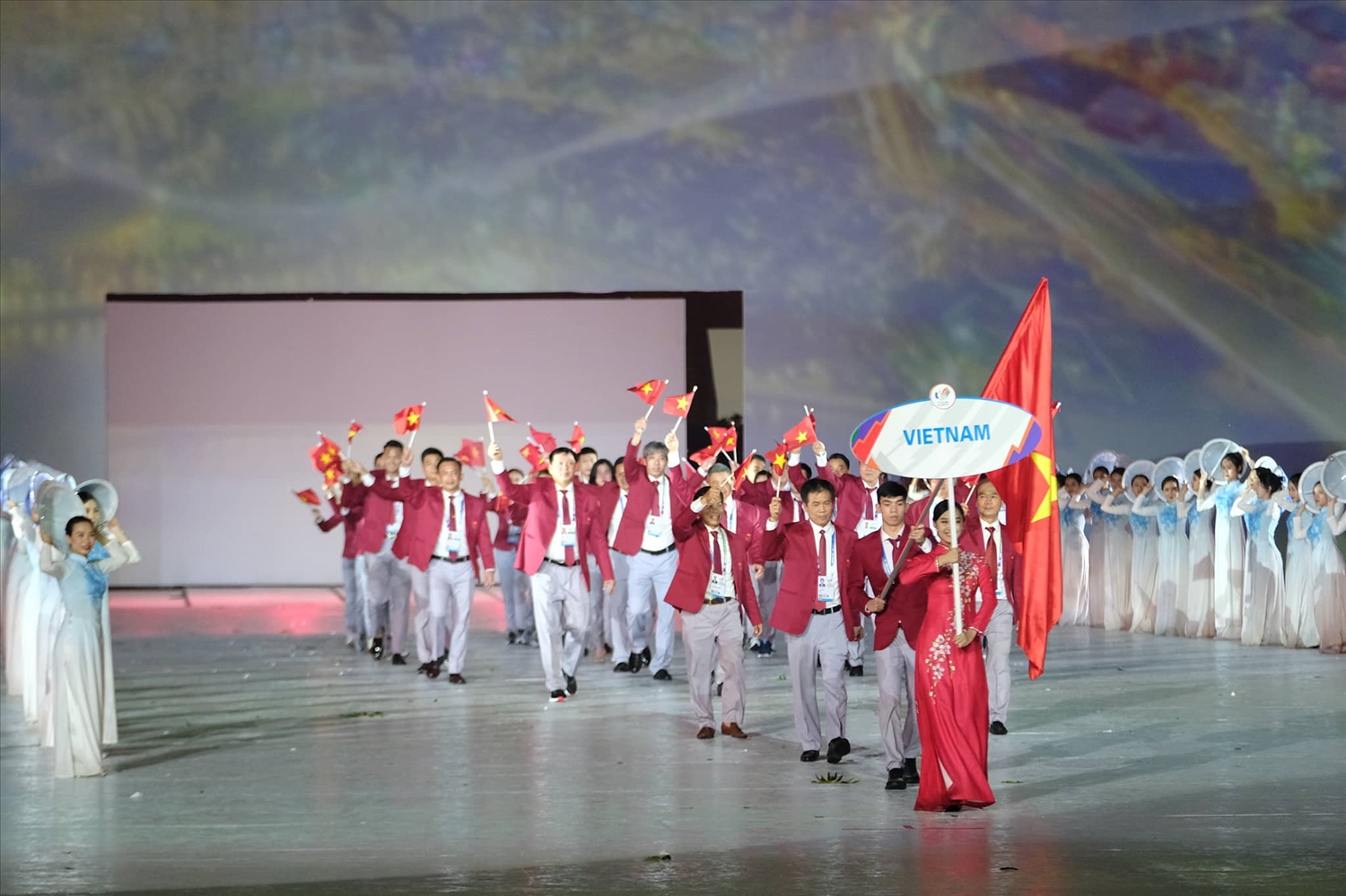 Espíritu valiente del deporte vietnamita en música