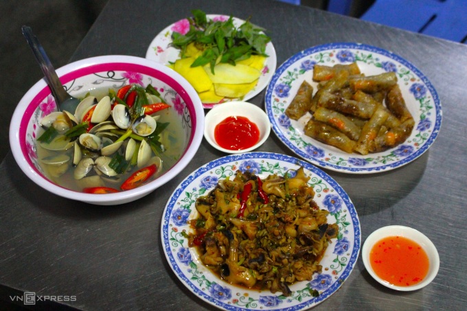 El restaurante de caracoles difícil de encontrar en Quy Nhon siempre está lleno