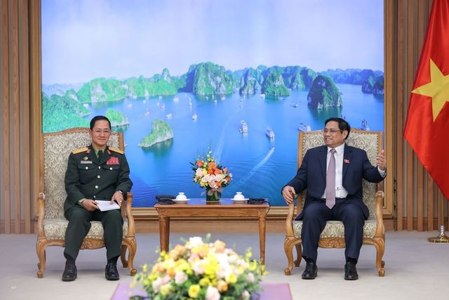 El primer ministro recibe al jefe de Estado Mayor General del Ejército Popular de Laos