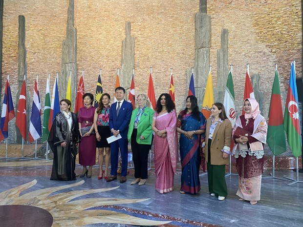 Delegación vietnamita en Ginebra se une al Festival Asiático de la Cosecha