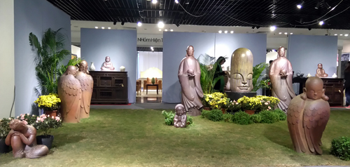 Artista vietnamita moldea estatuas de cerámica de Buda
