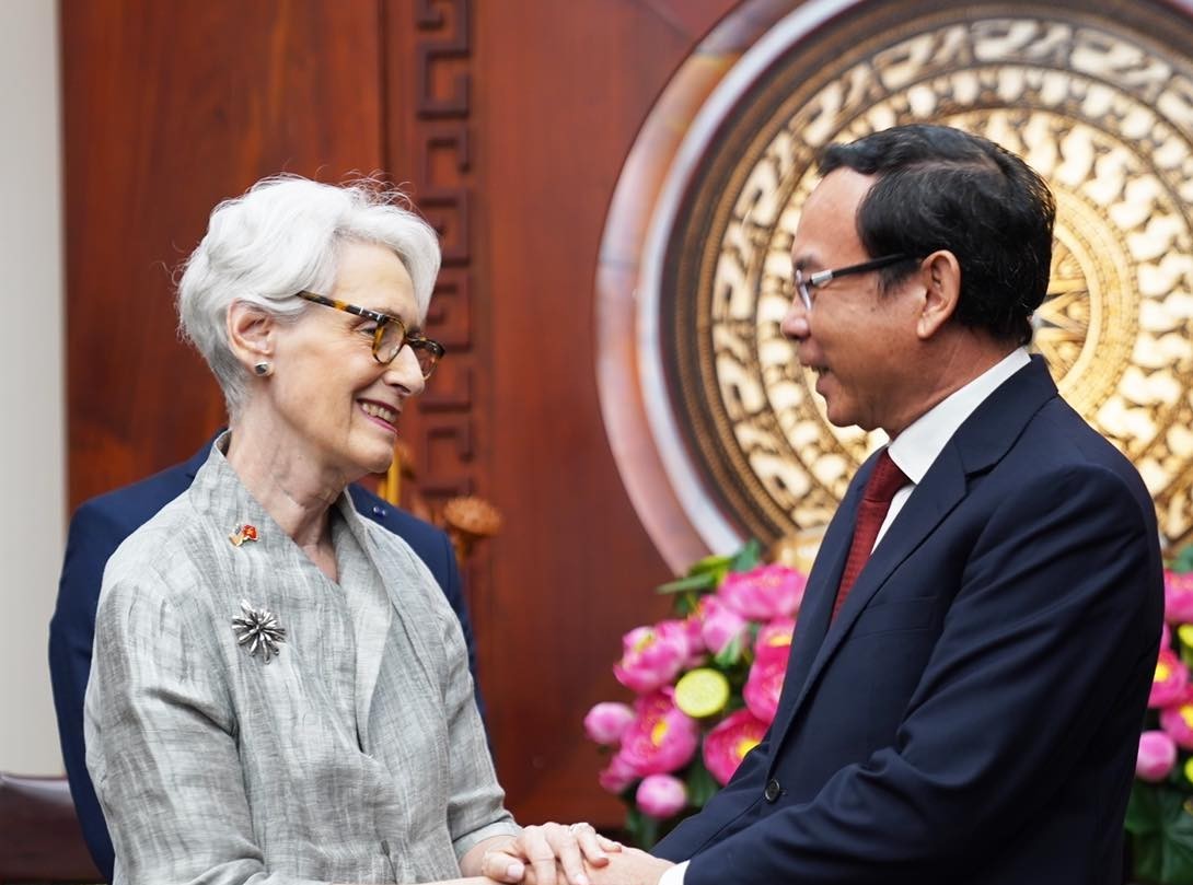 El secretario del Partido Comunista de Vietnam de Ciudad de Ho Chi Minh se reúne con la vicesecretaria de Estado de Estados Unidos