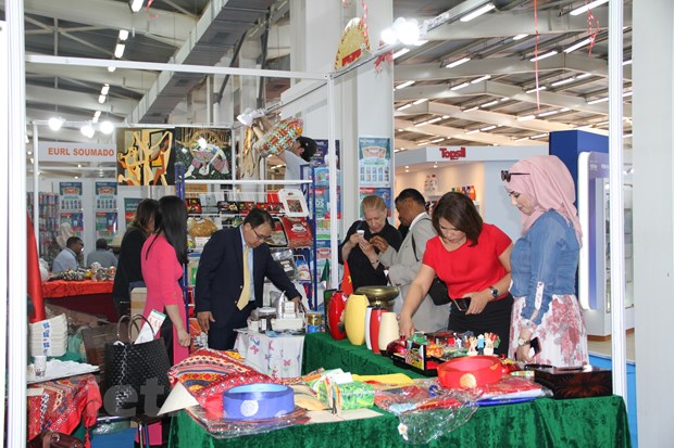 Vietnam asiste a la 53 ª Feria Internacional de Argel