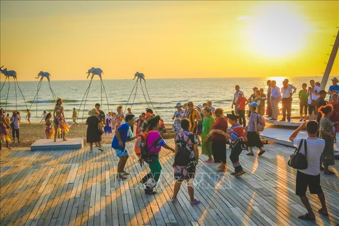 Flujo de turistas internacionales en Vietnam continúa aumentando en mayo