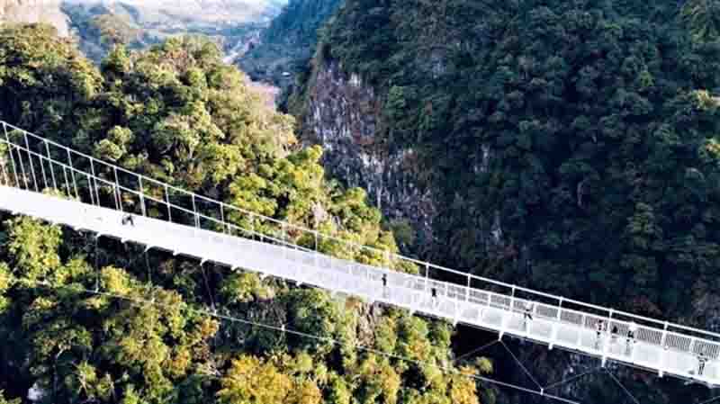 Bach Long, el puente de los récords mundiales